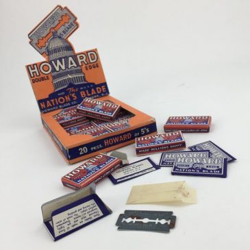 1930'S SHOP COUNTER DISPLAY UNIT FOR HOWARD'S RAZOR BLADES