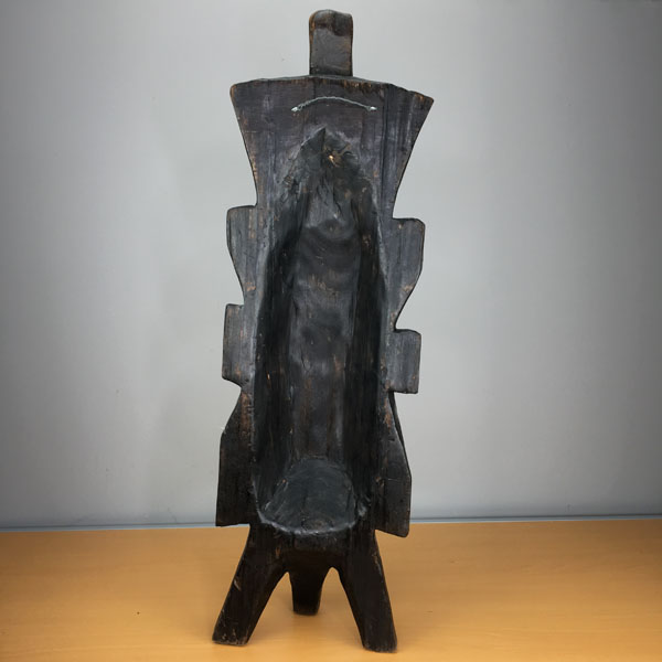 Freestanding carved wooden African head mask / statue